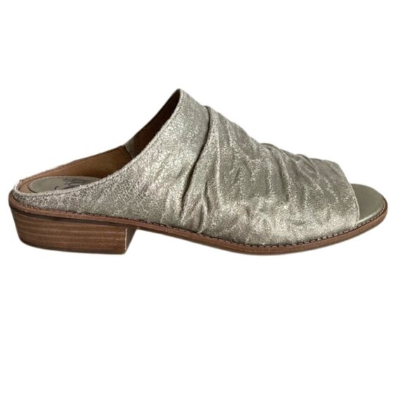NWT Sofft Women's Genuine Suede Silver Slip-on Sandals in Platino Size 11 - Picture 1 of 9